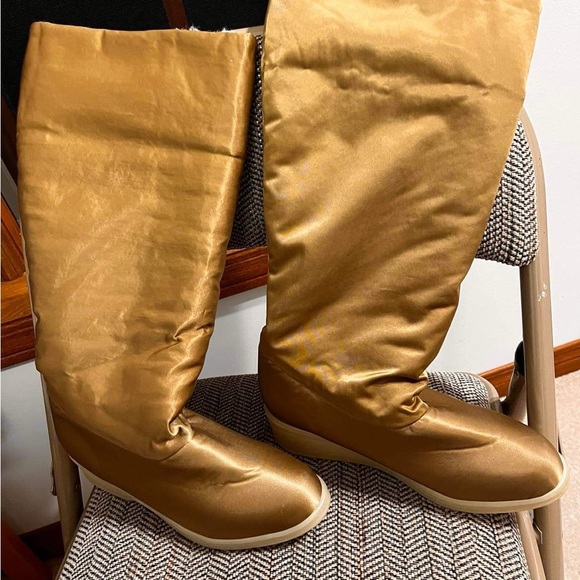 Linda Lundstrom winter boots gold sz 7. - Picture 5 of 6